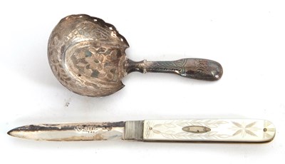 Lot 127 - Mixed Lot: A George IV silver caddy spoon, the...