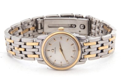 Lot 214 - A ladies quartz Omega wristwatch, the watch...