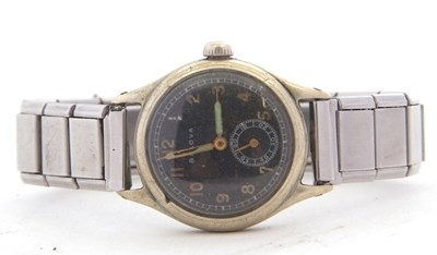 Lot 218 - A World War II period Bulova military...