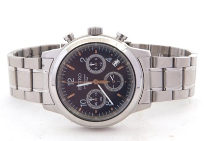 Lot 225 - A Seiko quartz chronograph gents wristwatch...