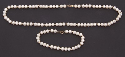 Lot 237 - A 14ct cultured pearl necklace and matching...