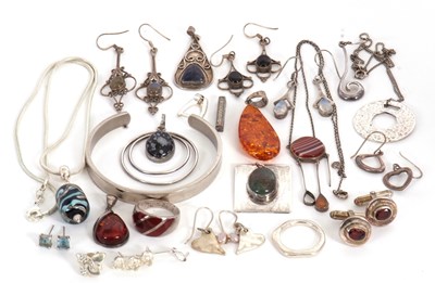 Lot 248 - A mixed lot of jewellery: to include silver,...