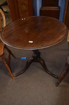 Lot 474 - A George III mahogany supper table with...