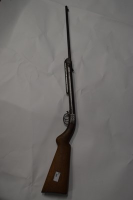 Lot 551 - A vintage unbranded air rifle