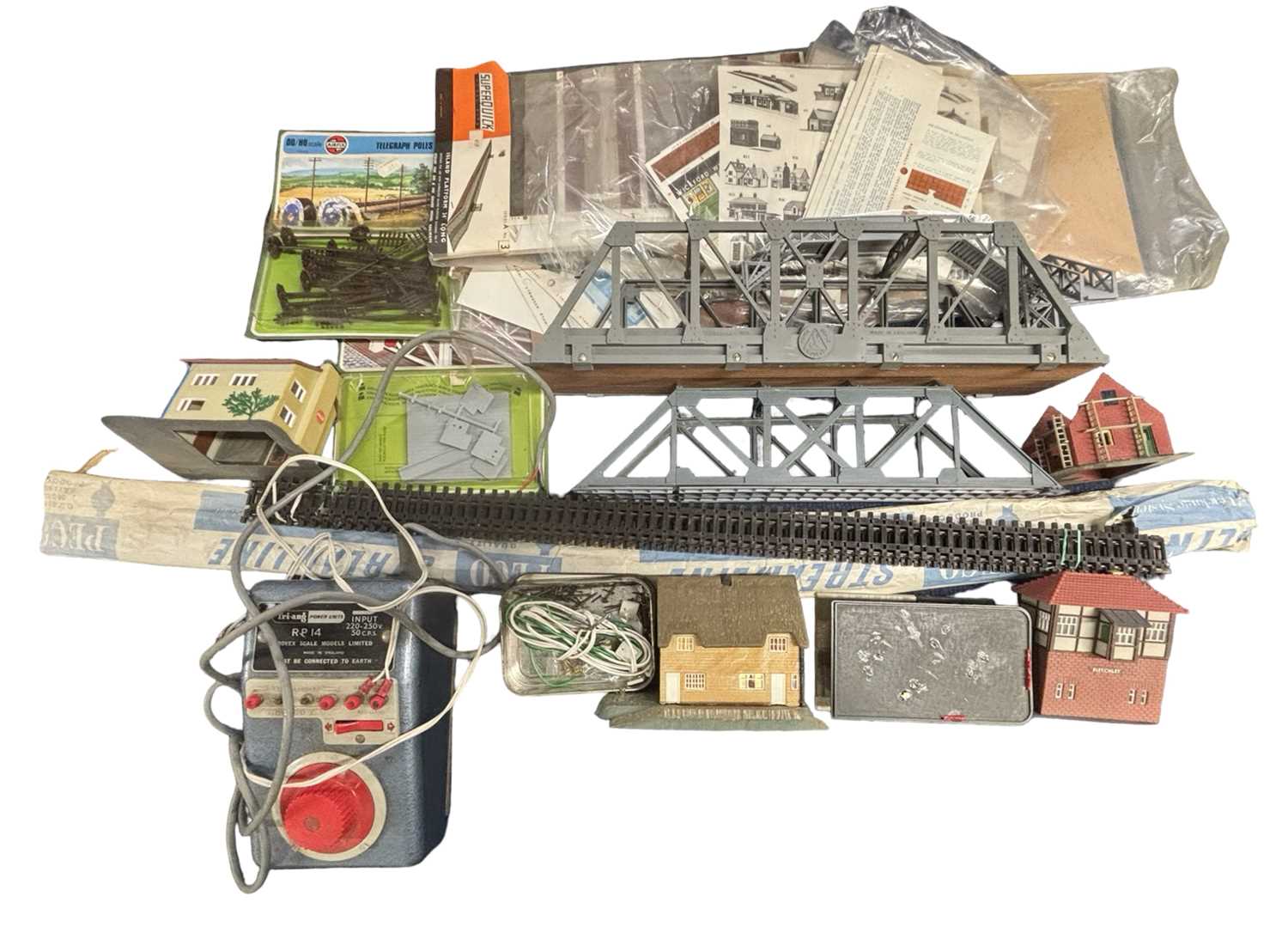 Lot 29 - A large collection of various railway layout...