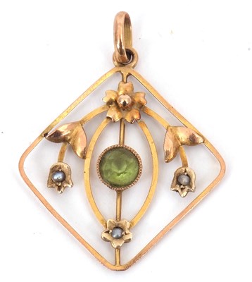 Lot 186 - An Edwardian 9ct peridot and seed pearl...