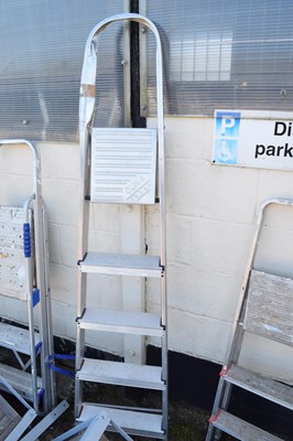 Lot 122 - Four rung step ladder