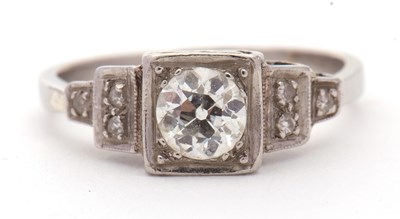 Lot 1 - An Art Deco diamond ring, the central old mine...