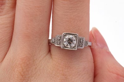 Lot 1 - An Art Deco diamond ring, the central old mine...