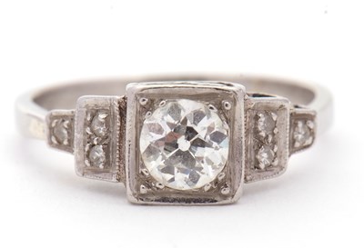 Lot 1 - An Art Deco diamond ring, the central old mine...