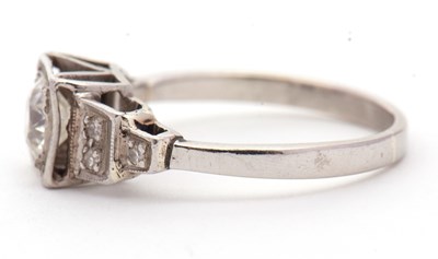 Lot 1 - An Art Deco diamond ring, the central old mine...