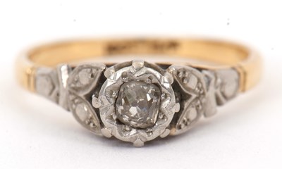 Lot 118 - A diamond ring, set with an illusion mounted...