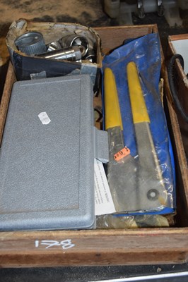 Lot 178 - Crate containing various garage clearance...