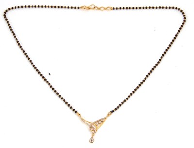 Lot 173 - A 22K necklace,the sweeping frame and drop set...