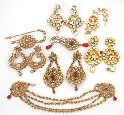 Lot 143 - A quantity of Indian costume jewellery