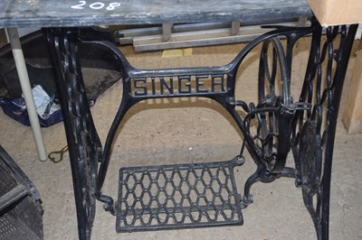 Lot 208 - Singer sewing machine base