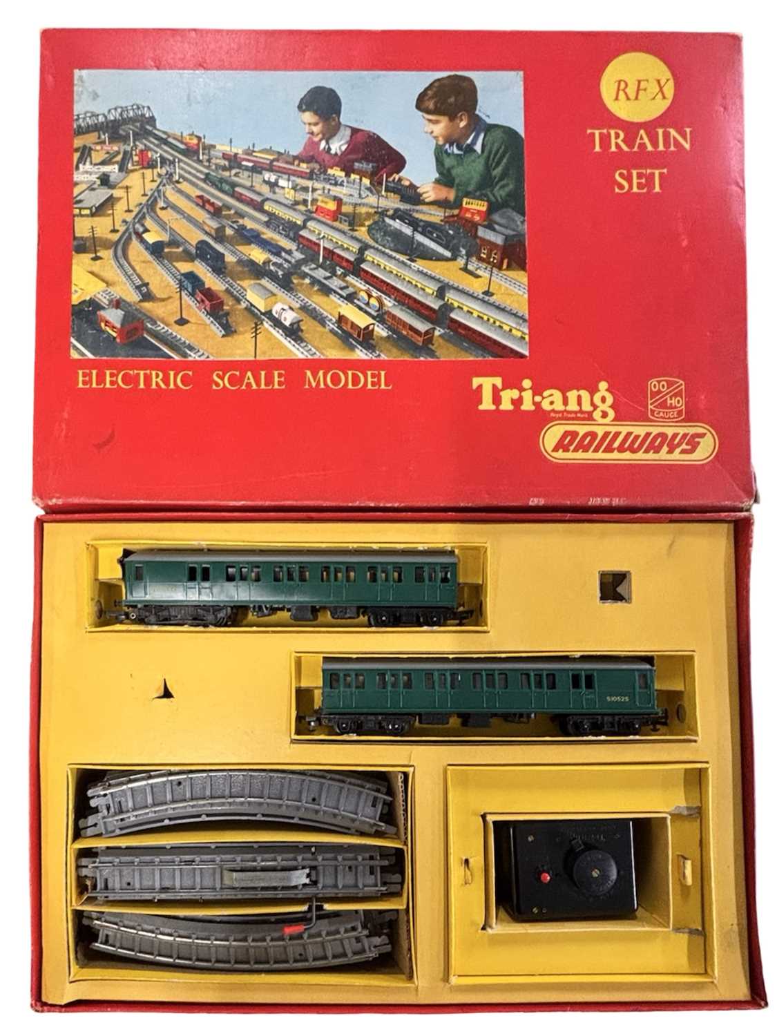 Lot 10 - A boxed Triang 00 gauge RFX electric train set...