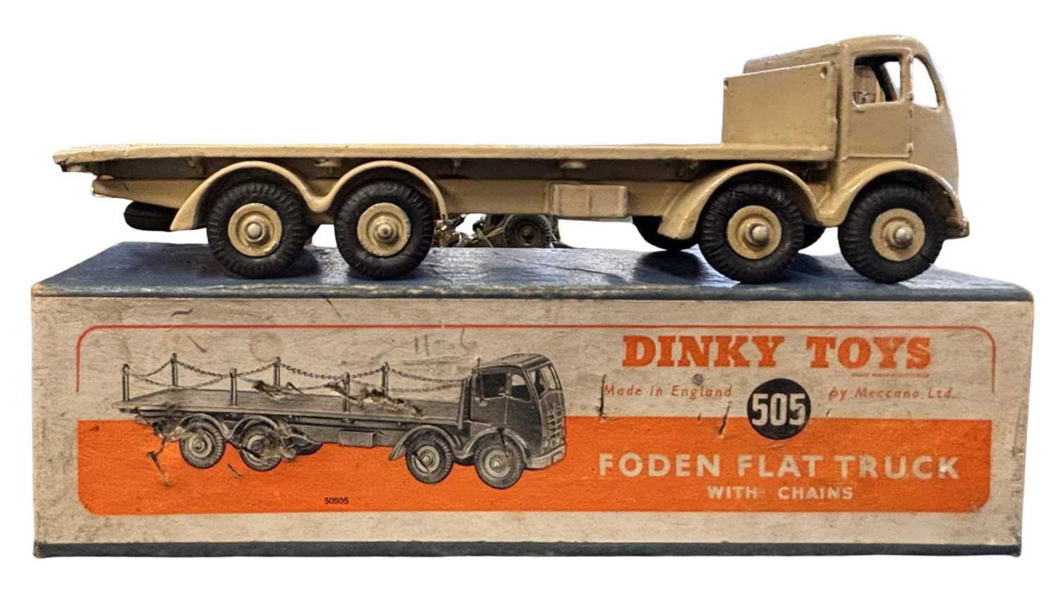 Lot 49 - A boxed Dinky Toys 505 Foden Flat Truck,...