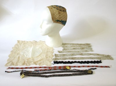 Lot 118 - A quantity of assorted fabric trimmings, to...