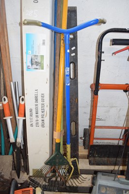 Lot 286 - Quantity of garden tools to include rakes,...