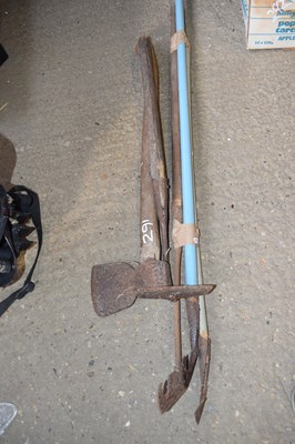 Lot 291 - Quantity of garden tools including an axe,...