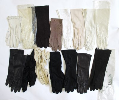 Lot 100 - Fifteen pairs of assorted ladys gloves,...