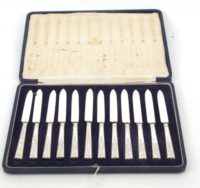 Lot 114 - A cased set of twelve silver handled tea...