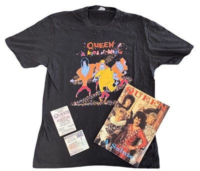 Lot 203 - QUEEN: The Magic Tour dated T-shirt, 'A Salute'...
