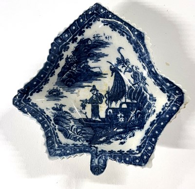 Lot 304 - A Worcester fisherman pattern pickle dish