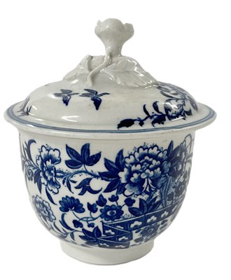 Lot 305 - A Worcester porcelain sucrier and cover...