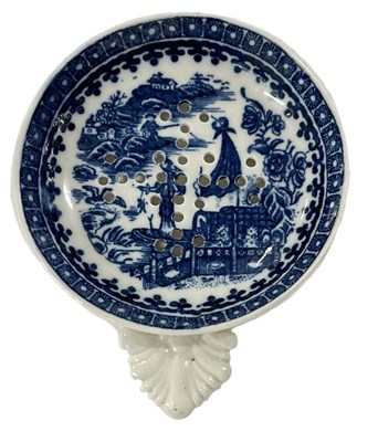Lot 319 - A Worcester porcelain strainer in the...
