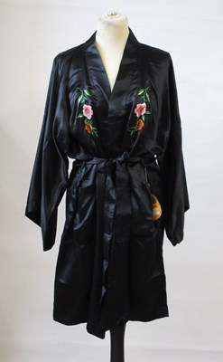 Lot 812 - A Chinese silk embroidered robe