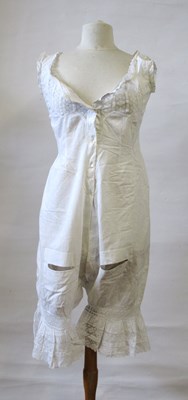 Lot 115 - A quantity of assorted ladies nighgowns and...