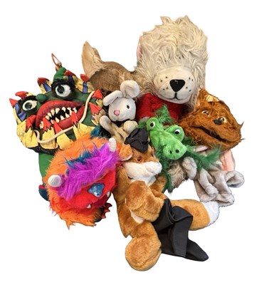 Lot 209 - A group of various ventriloquist / children's...