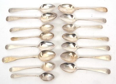 Lot 104 - Mixed Lot: Fifteen silver teaspoons of various...