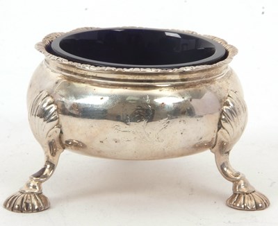 Lot 123 - A large George III silver cauldron salt and...