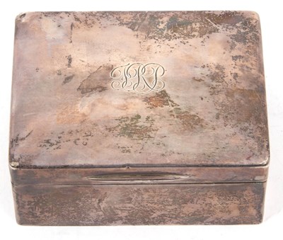 Lot 127 - A George V silver table cigarette box of plain...