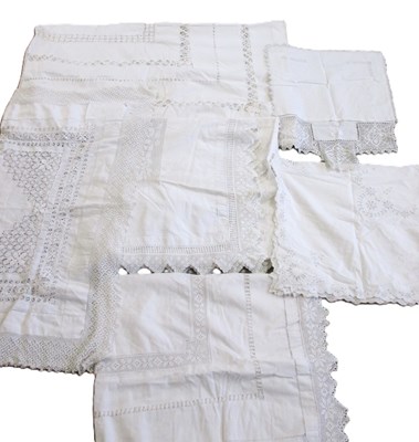 Lot 279 - A quantity of linens, to include two table...