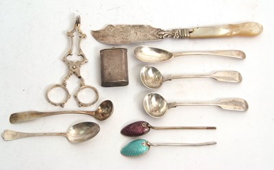Lot 184 - Mixed Lot: A pair of George V silver sugar nips, hallmarked for Sheffield 1930