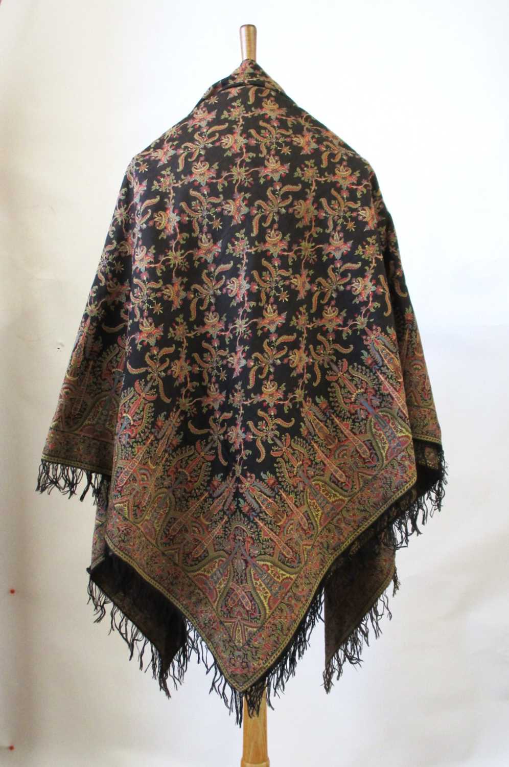 Lot 5 - A 19th century woven paisley shawl, 152 x...