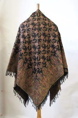 Lot 5 - A 19th century woven paisley shawl, 152 x...
