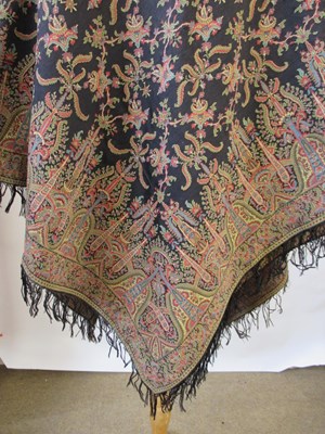Lot 5 - A 19th century woven paisley shawl, 152 x...
