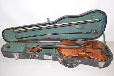 Lot 178 - A cased vintage violin