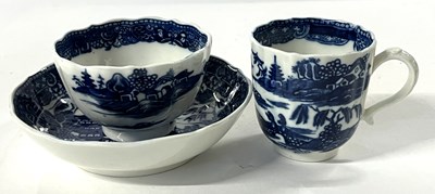 Lot 330 - A Caughley porcelain trio circa 1780 with blue...
