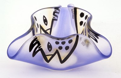 Lot 95 - A Kosta Boda napkin bowl "Happy Going"...