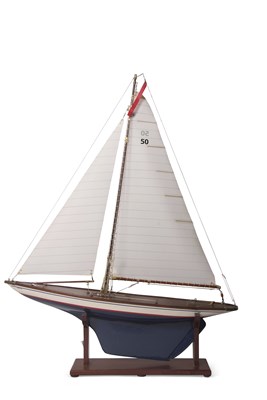 Lot 462 - A large Osprey 20th Century pond yacht set on...