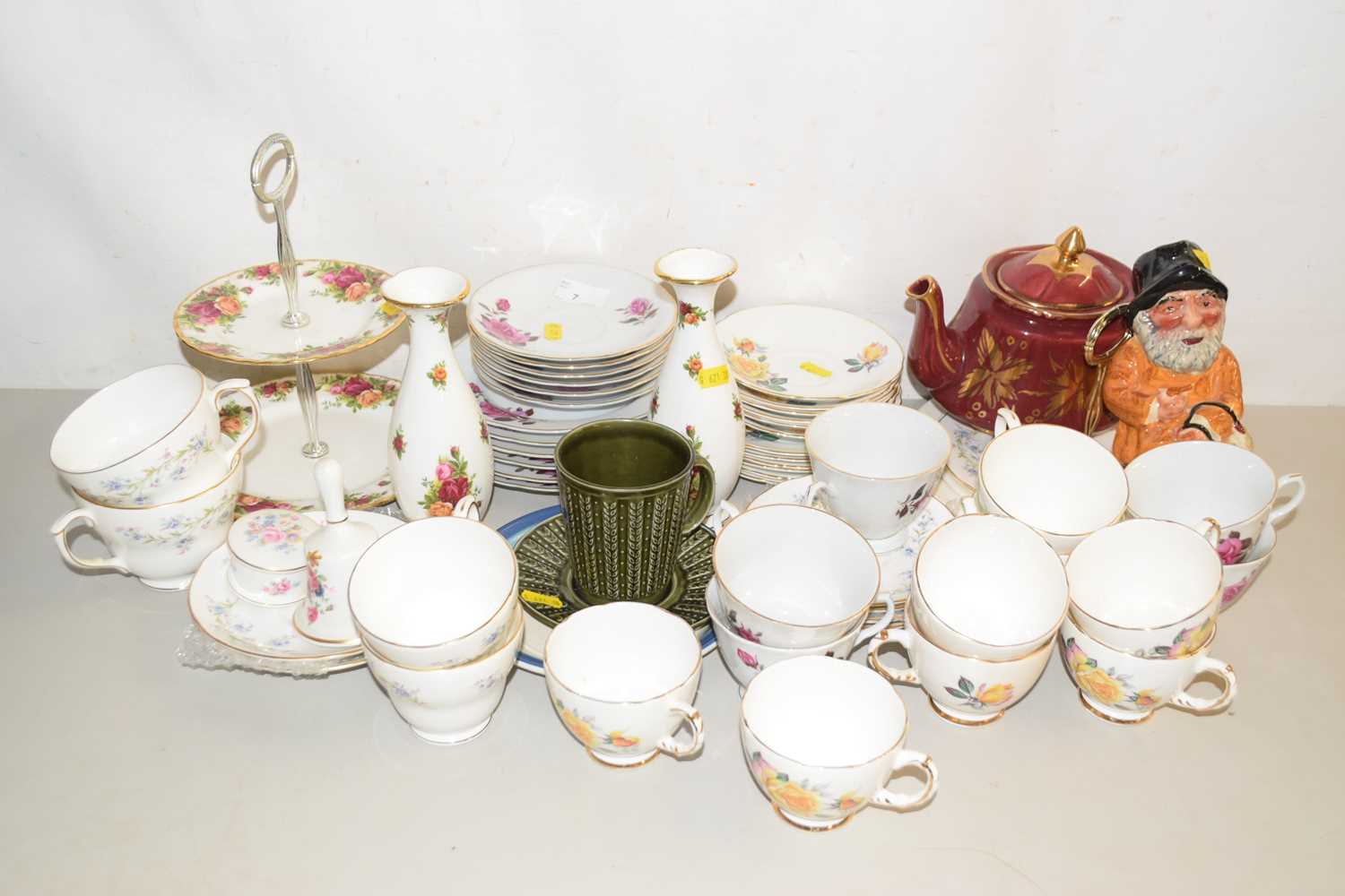 Lot 7 - Mixed Lot: Various tea wares to include a...