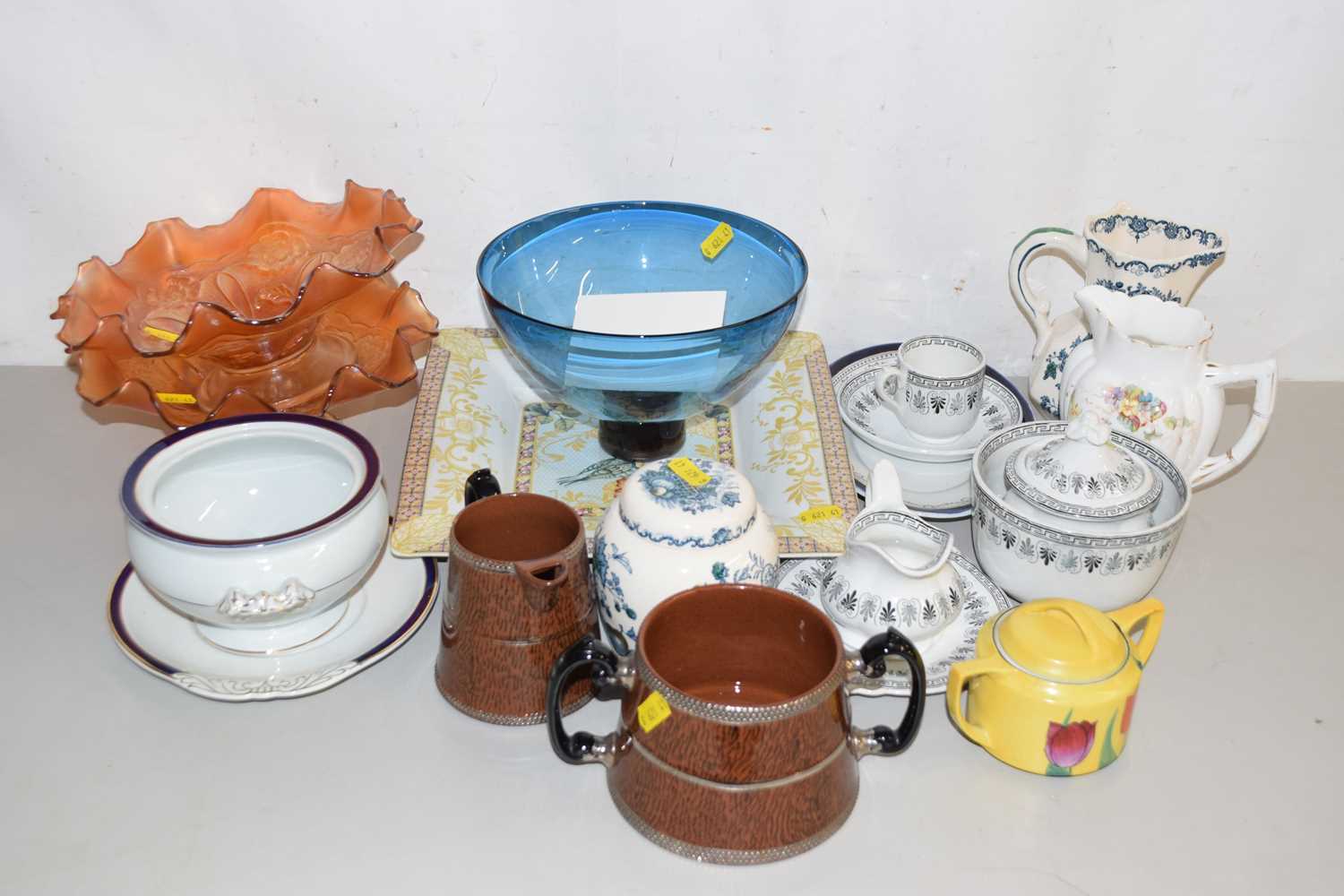 Lot 24 - Mixed Lot: Carnival Glass wares, a Gillies &...