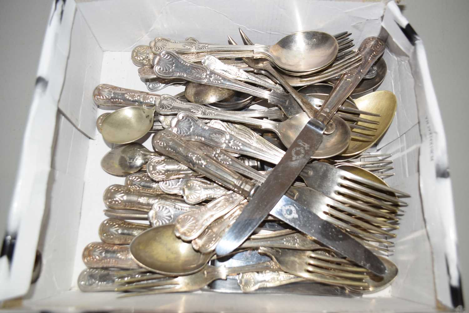 Lot 46 - A box of various silver plated cutlery