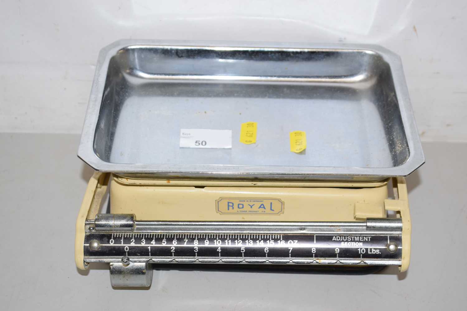 Lot 50 - A set of vintage Royal scales